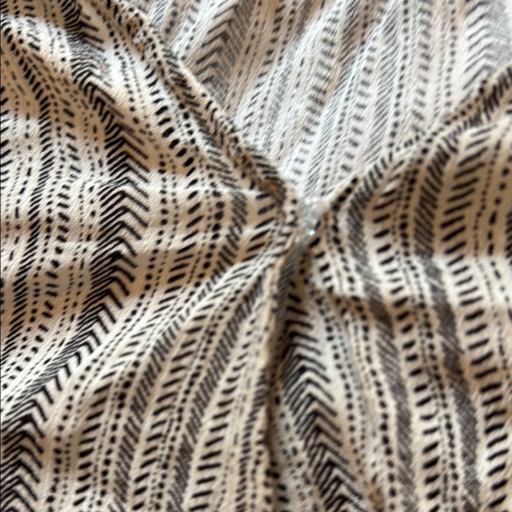 Patterned white and Gray Women's romper - Picture 4 of 6